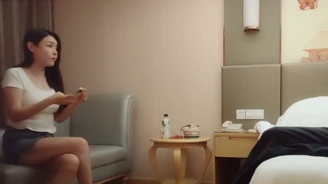 深夜出击！肉弹美腿喷血诱惑