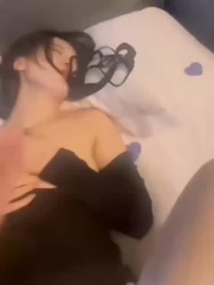 反差女神专吃窝边草！勾引闺蜜男友狂干，男闺蜜也被内射到骚穴