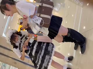 商场尾随反差眼镜妹，爆操抄底内射骚穴